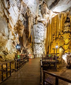 Alternative view of Hue - Paradise Cave